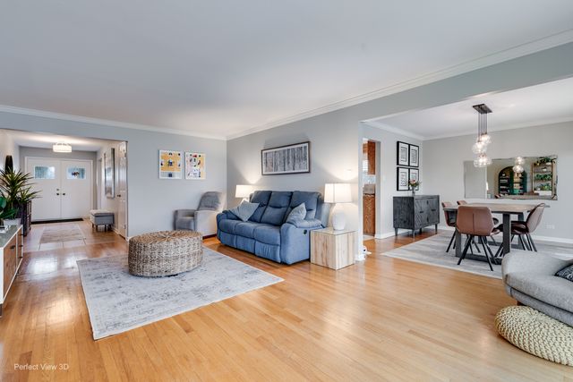 1003 W Hintz Road, Arlington Heights, IL 60004