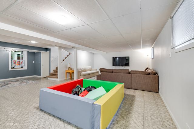 1003 W Hintz Road, Arlington Heights, IL 60004