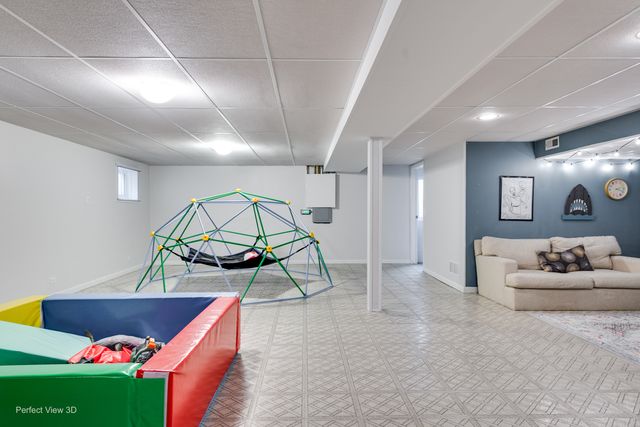 1003 W Hintz Road, Arlington Heights, IL 60004