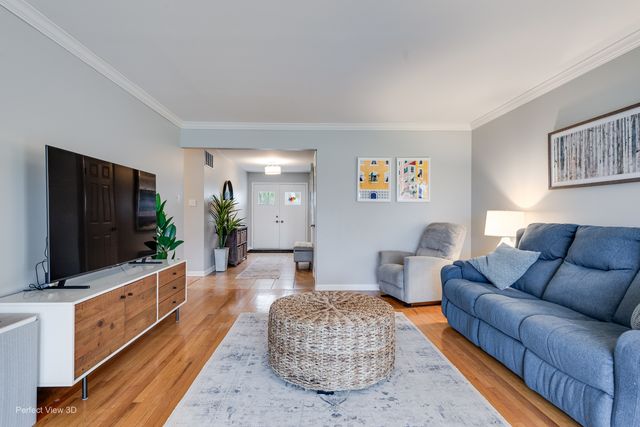 1003 W Hintz Road, Arlington Heights, IL 60004