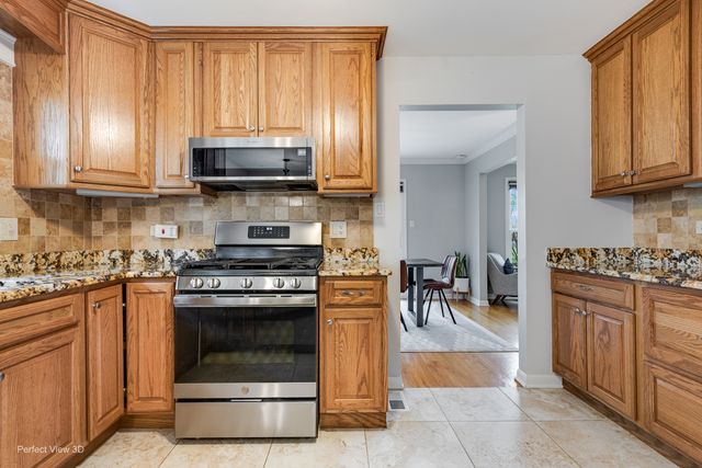 1003 W Hintz Road, Arlington Heights, IL 60004