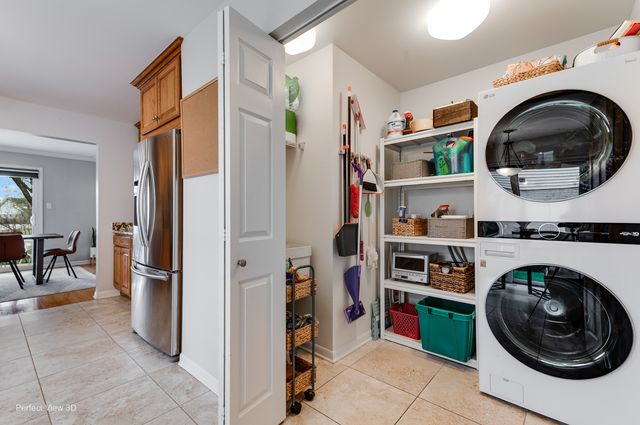 1003 W Hintz Road, Arlington Heights, IL 60004