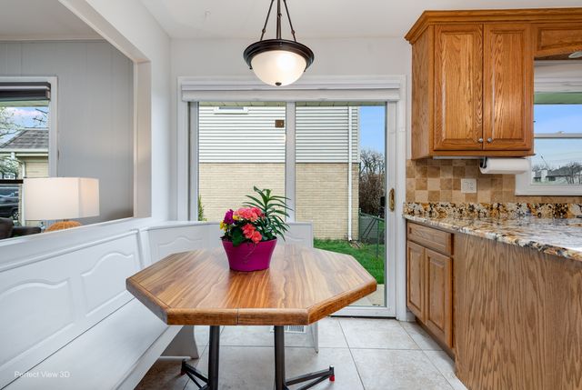 1003 W Hintz Road, Arlington Heights, IL 60004