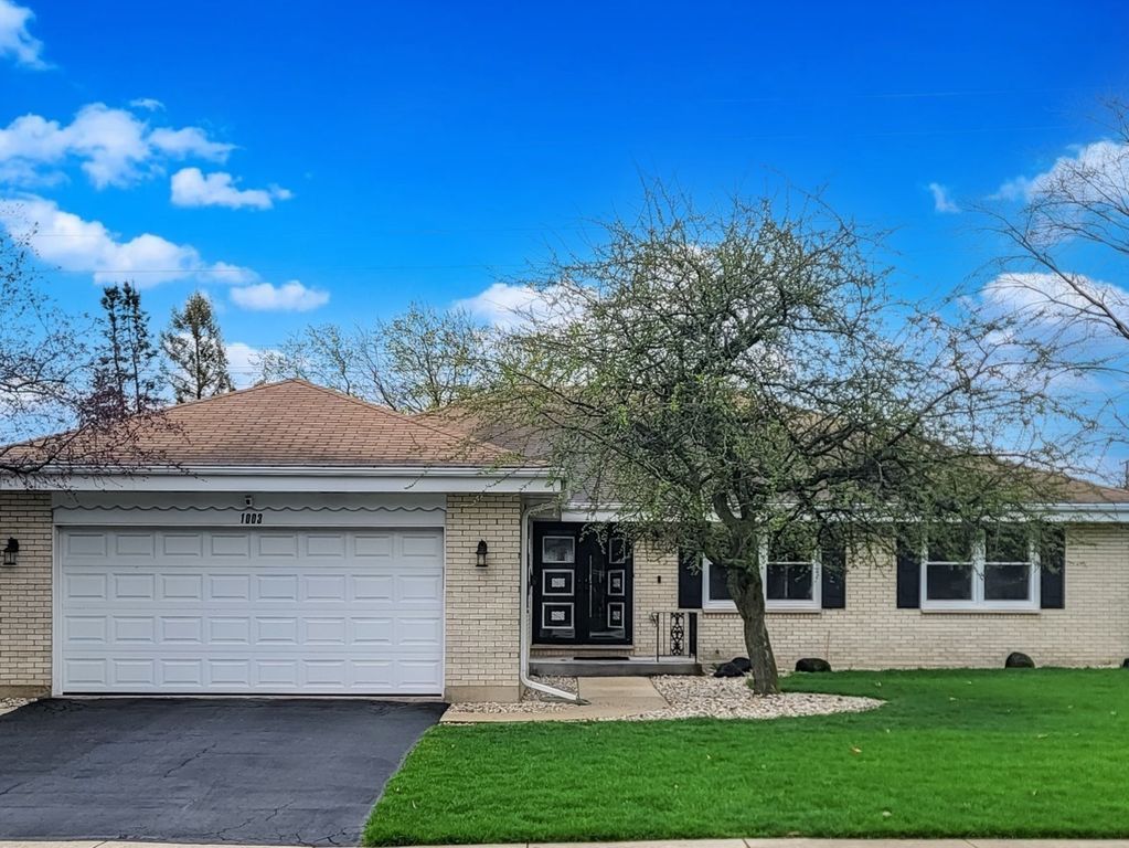 1003 W Hintz Road, Arlington Heights, IL 60004