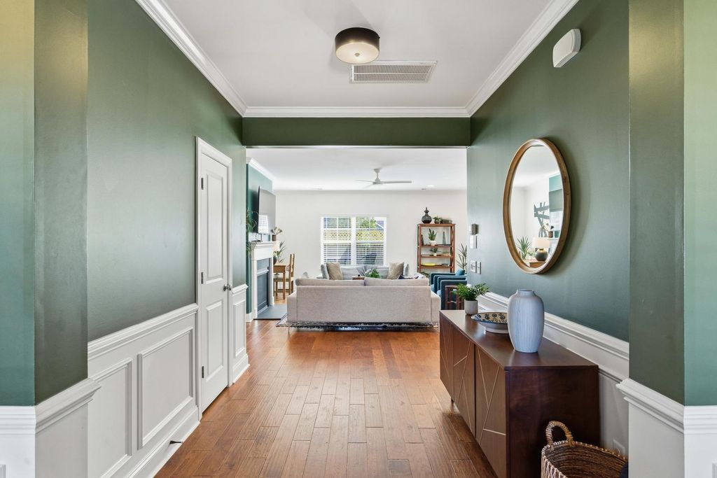 Image 6 of property listing at 1169 Sumner Avenue, North Charleston, SC 29406