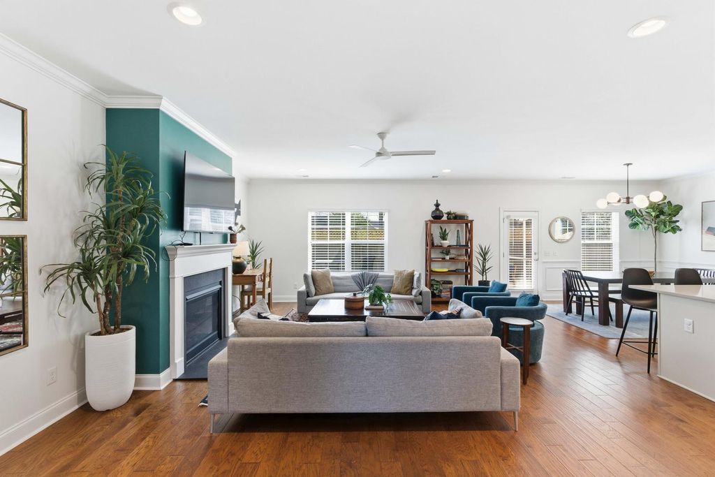 Image 7 of property listing at 1169 Sumner Avenue, North Charleston, SC 29406