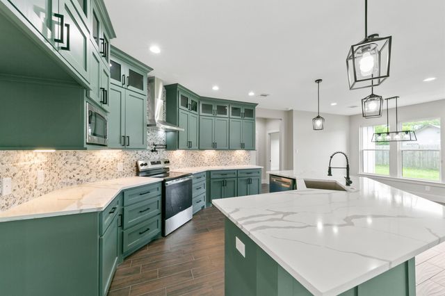 443 Wellshire Drive, West Columbia, TX 77486