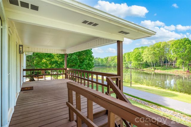 443 W Gleneagles Road, Statesville, NC 28625
