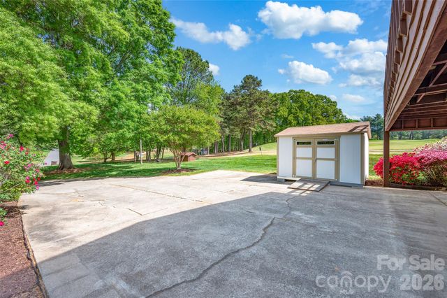 443 W Gleneagles Road, Statesville, NC 28625