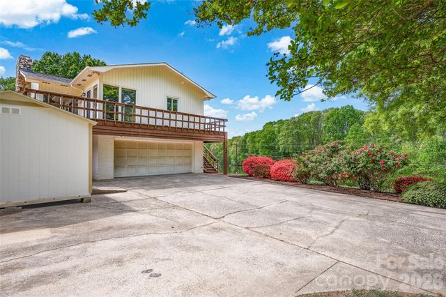 443 W Gleneagles Road, Statesville, NC 28625