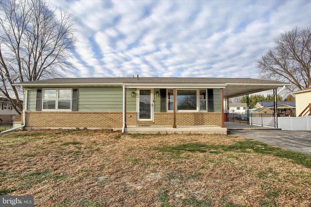 10 BEAR CIR, Hanover, PA 17331