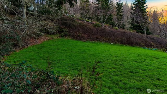 927 Grennan Place, Camano Island, WA 98282