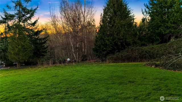 927 Grennan Place, Camano Island, WA 98282