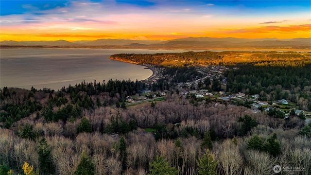 927 Grennan Place, Camano Island, WA 98282