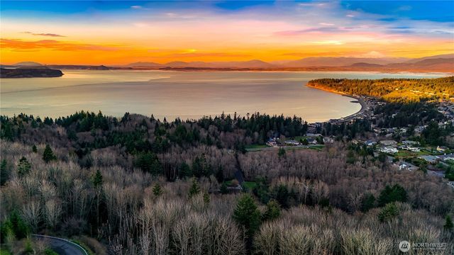 927 Grennan Place, Camano Island, WA 98282