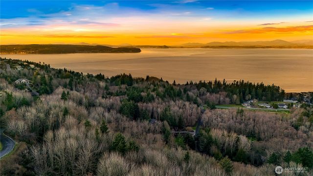 927 Grennan Place, Camano Island, WA 98282