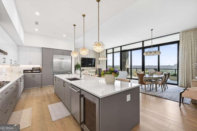 2425 Peachtree Road NE 1704, Atlanta, GA 30305