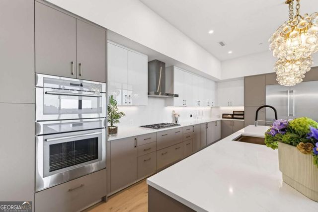 2425 Peachtree Road NE 1704, Atlanta, GA 30305