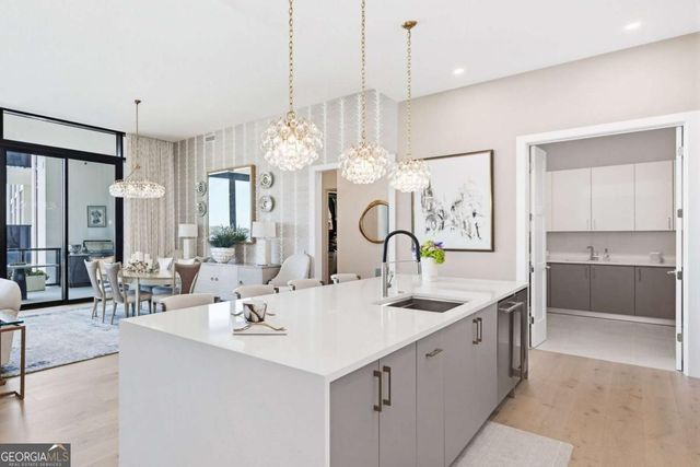 2425 Peachtree Road NE 1704, Atlanta, GA 30305