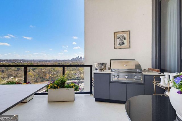 2425 Peachtree Road NE 1704, Atlanta, GA 30305