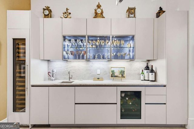 2425 Peachtree Road NE 1704, Atlanta, GA 30305