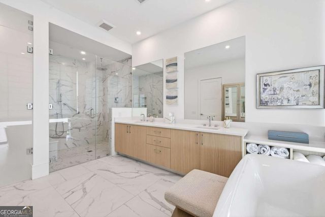 2425 Peachtree Road NE 1704, Atlanta, GA 30305