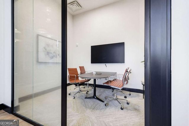 2425 Peachtree Road NE 1704, Atlanta, GA 30305