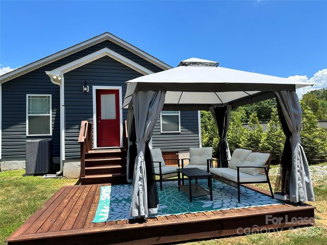 528 S Shamrock Avenue, Landrum, SC 29356