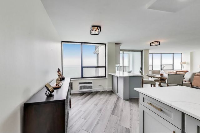 940 W Glenlake Avenue 19C, Chicago, IL 60660