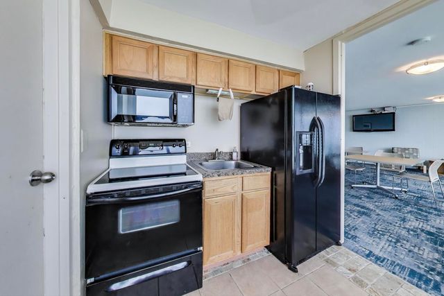 940 W Glenlake Avenue 19C, Chicago, IL 60660