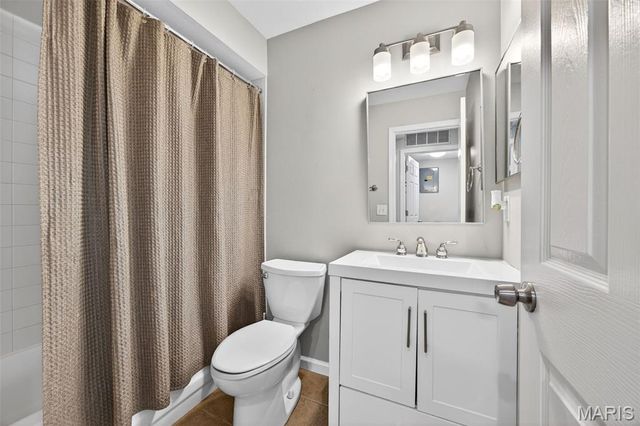 976 Windstream Drive, St Peters, MO 63376