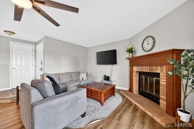 976 Windstream Drive, St Peters, MO 63376