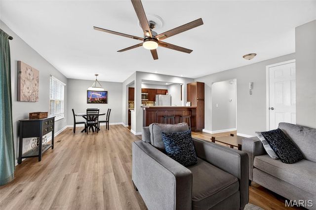 976 Windstream Drive, St Peters, MO 63376