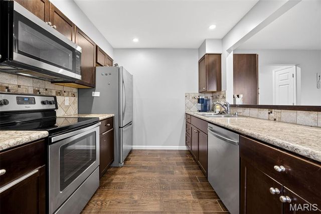 976 Windstream Drive, St Peters, MO 63376