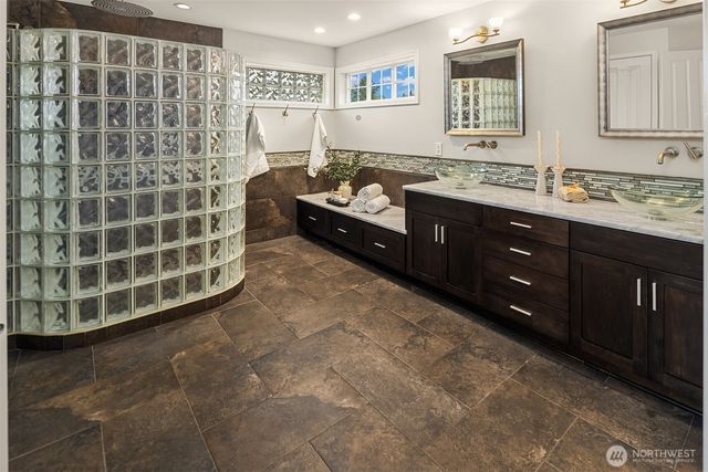 24865 NE 2nd Court, Sammamish, WA 98074