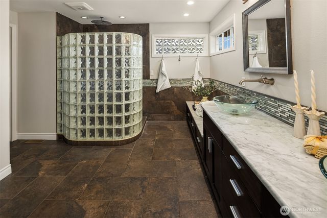 24865 NE 2nd Court, Sammamish, WA 98074