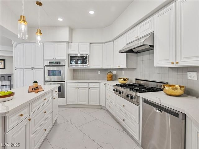 21 Sawgrass Court, Las Vegas, NV 89113