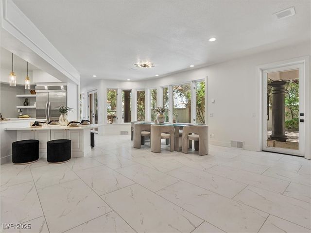 21 Sawgrass Court, Las Vegas, NV 89113