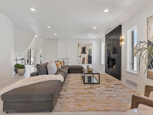 21 Sawgrass Court, Las Vegas, NV 89113