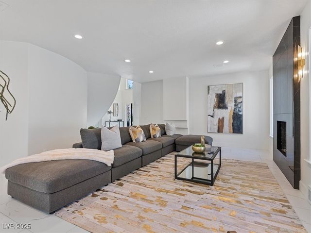 21 Sawgrass Court, Las Vegas, NV 89113