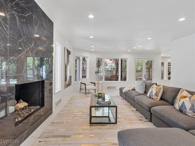 21 Sawgrass Court, Las Vegas, NV 89113