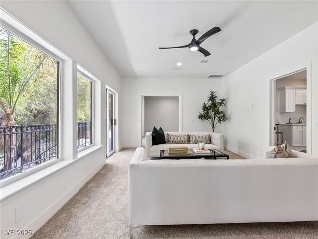 21 Sawgrass Court, Las Vegas, NV 89113