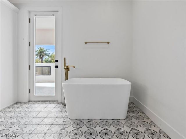 21 Sawgrass Court, Las Vegas, NV 89113