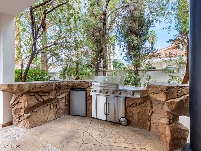 21 Sawgrass Court, Las Vegas, NV 89113