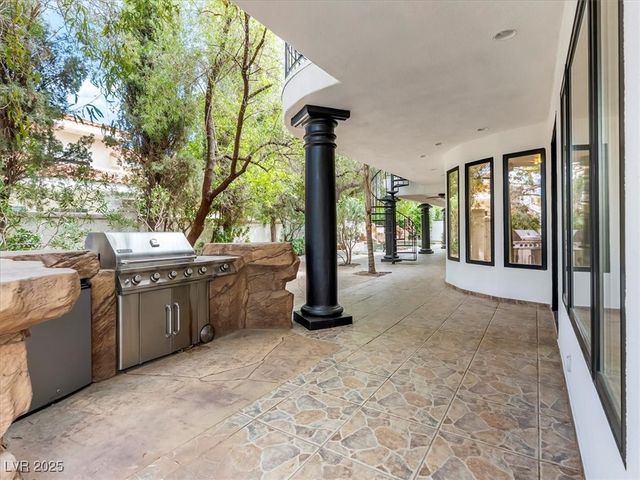 21 Sawgrass Court, Las Vegas, NV 89113