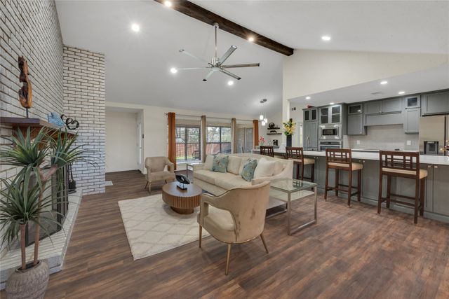 224 Plainview Drive, Hurst, TX 76054