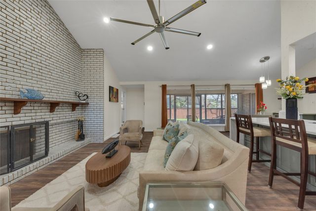 224 Plainview Drive, Hurst, TX 76054