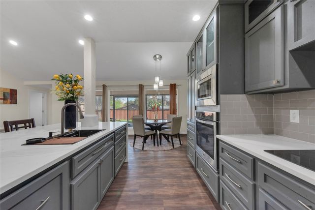 224 Plainview Drive, Hurst, TX 76054