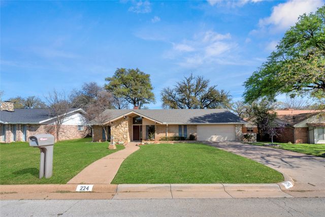 224 Plainview Drive, Hurst, TX 76054