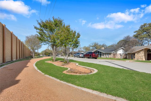 224 Plainview Drive, Hurst, TX 76054